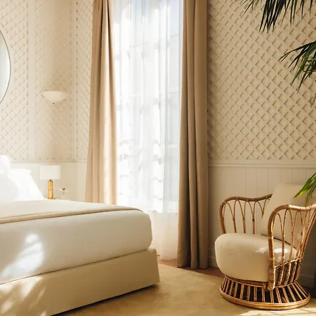 Lilou ホテル イエール