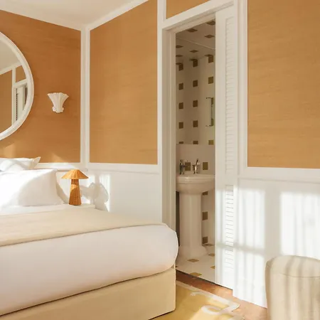 Lilou ホテル イエール